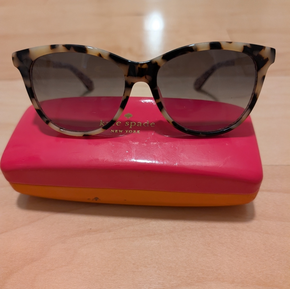Kate spade sunglasses Leopard With Case